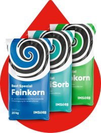 Mehrere IMSORB Ölbindemittel Säcke in verschiedenen Varianten vor rotem Tropfen-Symbol